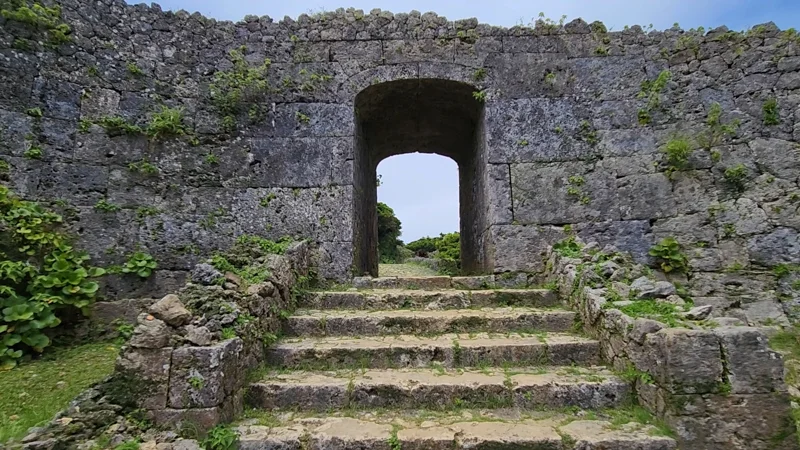 Nuno-zumi stone archway and stairs at Nakagusuku Castle