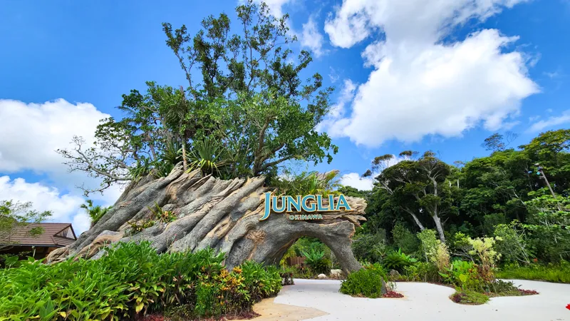 Large tree shaped entrance arch with Junglia Okinawa sign
