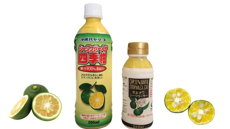 Bouteilles de jus et de concentré de shikuwasa accompagnées de fruits frais.
